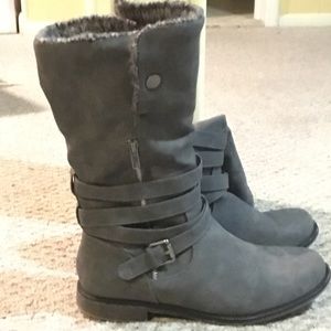 Grey 2-style boots